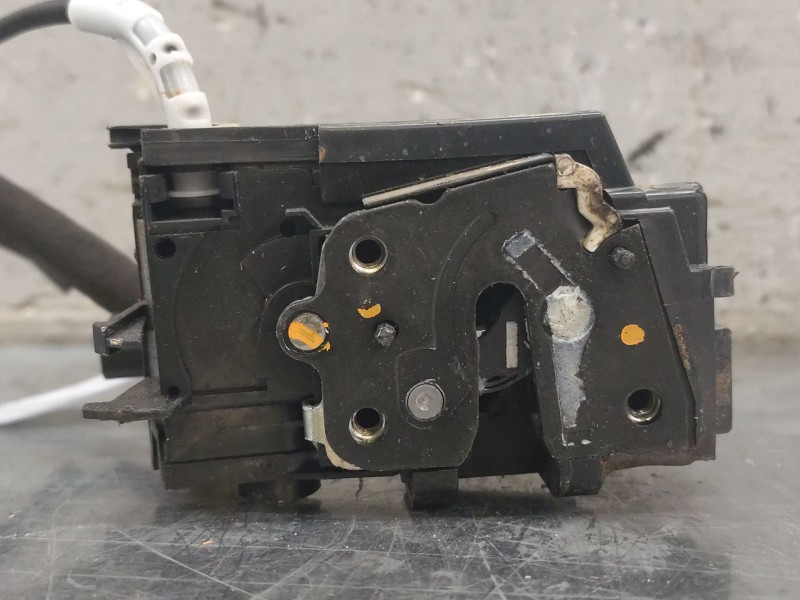 Recambio de cerradura puerta trasera izquierda para peugeot 308 active referencia OEM IAM 9826126080  