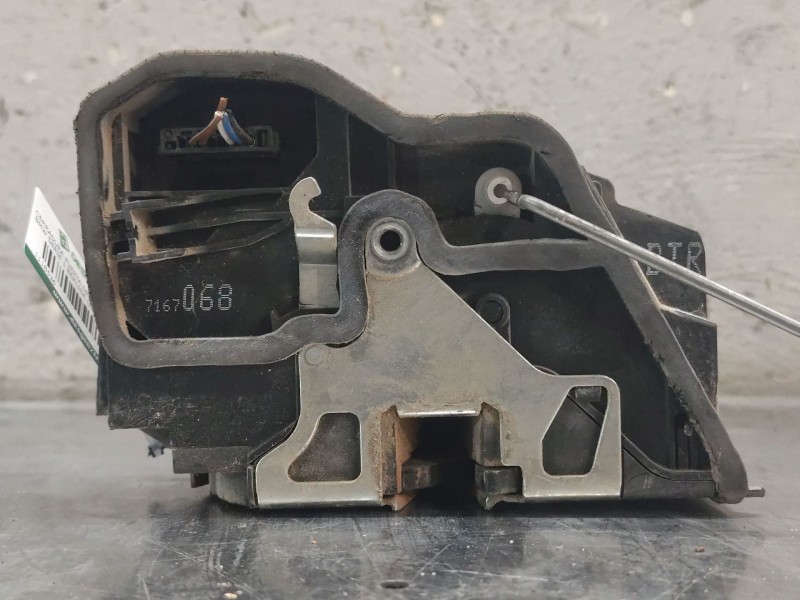 Recambio de cerradura puerta delantera derecha para bmw serie 1 berlina (e81/e87) 120d referencia OEM IAM 7167068  