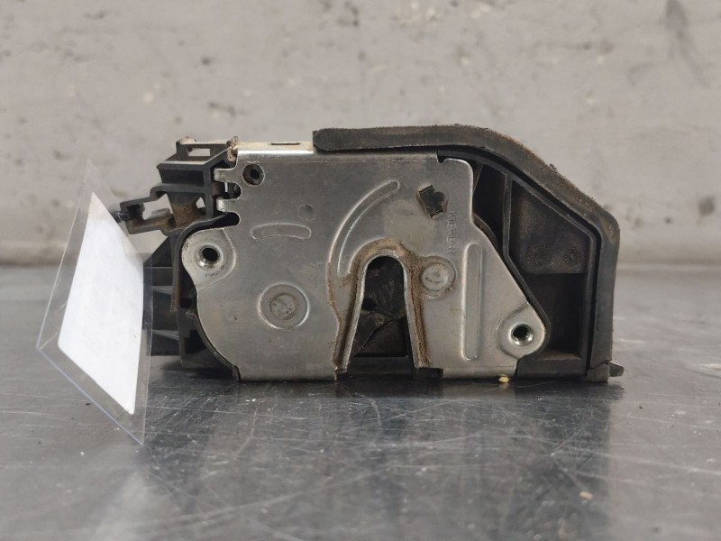 Recambio de cerradura puerta delantera izquierda para bmw serie 1 berlina (e81/e87) 120d referencia OEM IAM 7167077  