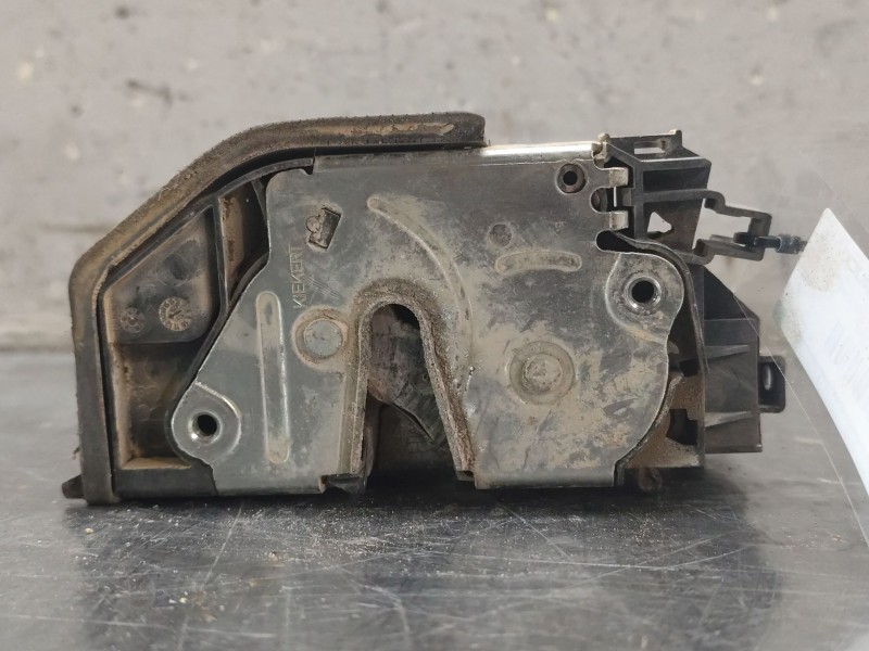 Recambio de cerradura puerta trasera derecha para bmw serie 1 berlina (e81/e87) 120d referencia OEM IAM 7167070  