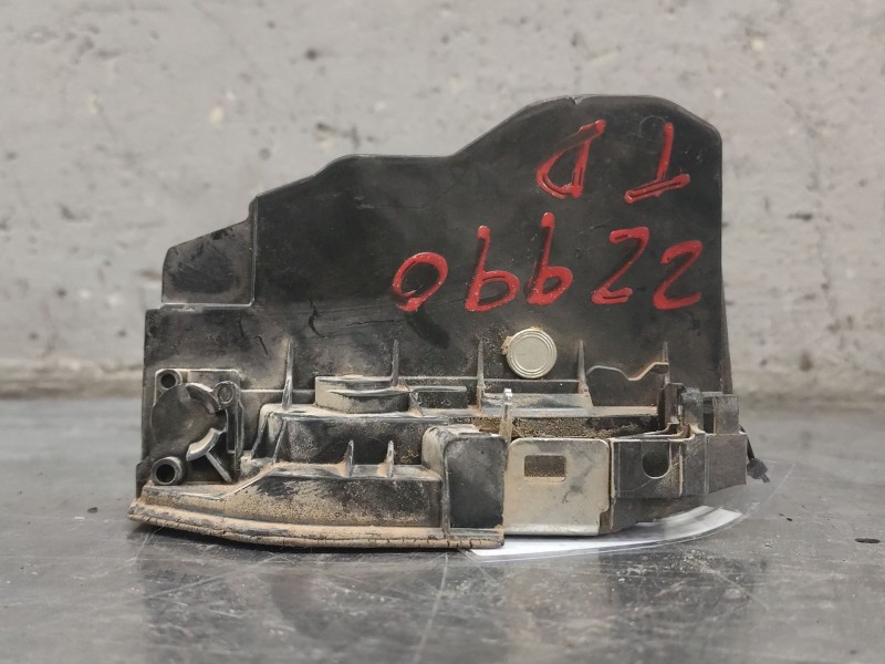 Recambio de cerradura puerta trasera derecha para bmw serie 1 berlina (e81/e87) 120d referencia OEM IAM 7167070  