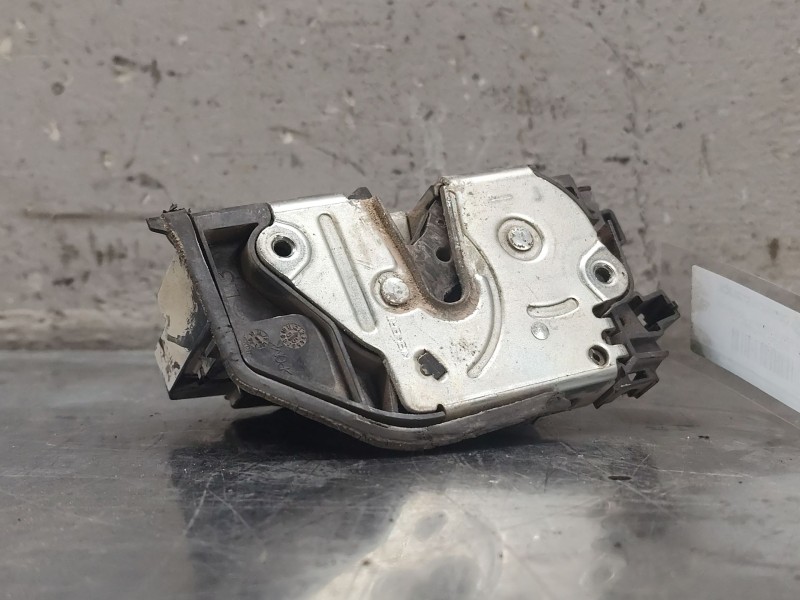 Recambio de cerradura puerta trasera izquierda para bmw serie 1 berlina (e81/e87) 120d referencia OEM IAM 7167069  