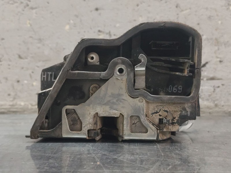 Recambio de cerradura puerta trasera izquierda para bmw serie 1 berlina (e81/e87) 120d referencia OEM IAM 7167069  
