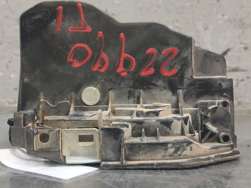 Recambio de cerradura puerta trasera izquierda para bmw serie 1 berlina (e81/e87) 120d referencia OEM IAM 7167069  