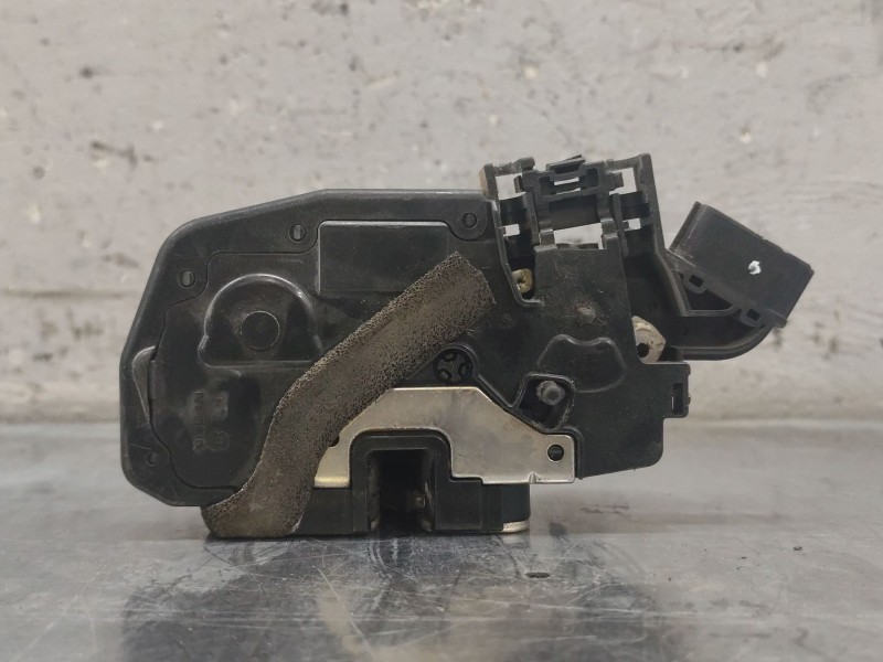 Recambio de cerradura puerta trasera izquierda para nissan x-trail ii (t31) 2.0 dci 4x4 referencia OEM IAM   