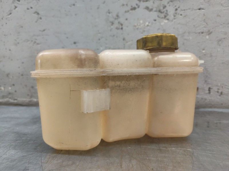 Recambio de deposito expansion para ford fiesta (cbk) ambiente referencia OEM IAM 2S6H8K218BE  