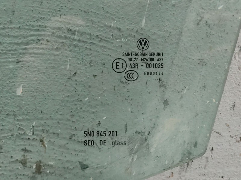 Recambio de luna delantera izquierda para volkswagen tiguan (5n_) 2.0 tdi 4motion referencia OEM IAM 5N0845201  