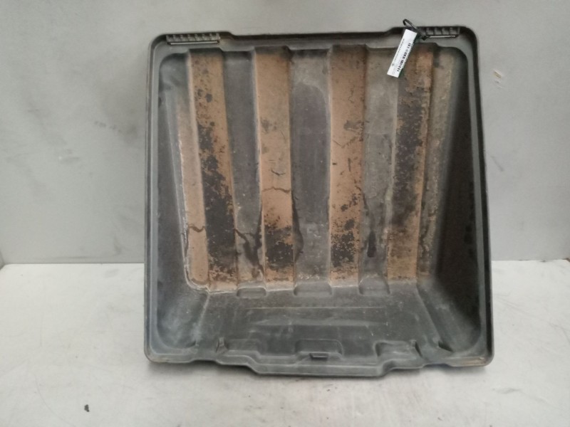 Recambio de tapa bateria para iveco eurocargo 05.03  5.9 diesel referencia OEM IAM 504077600  