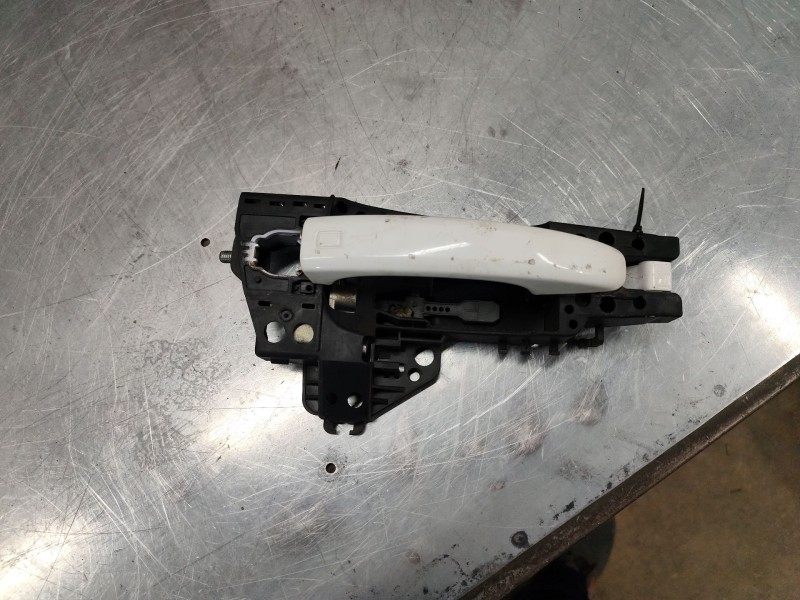 Recambio de maneta exterior delantera derecha para audi a4 ber. (b8) básico referencia OEM IAM 8T0837886  