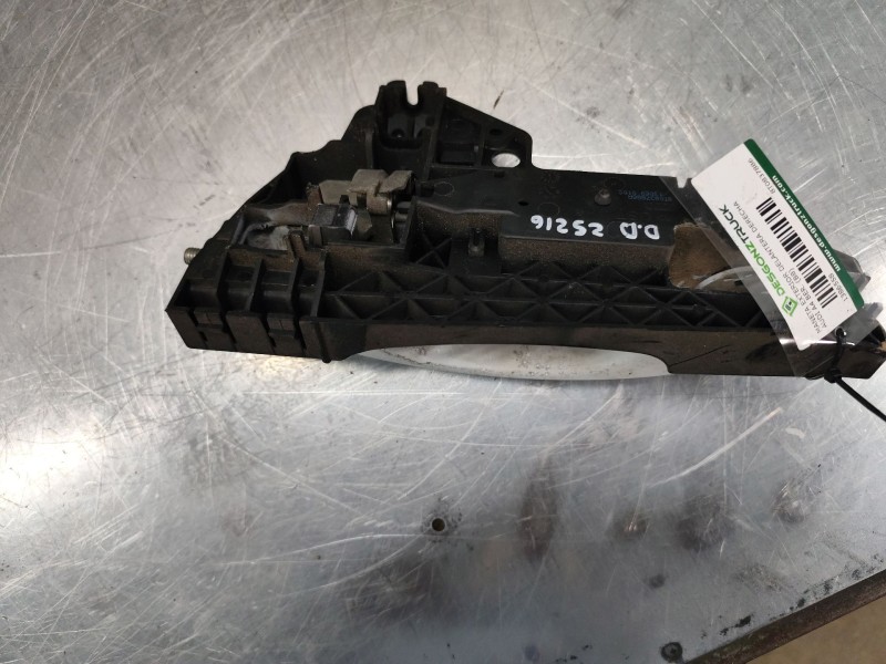 Recambio de maneta exterior delantera derecha para audi a4 ber. (b8) básico referencia OEM IAM 8T0837886  