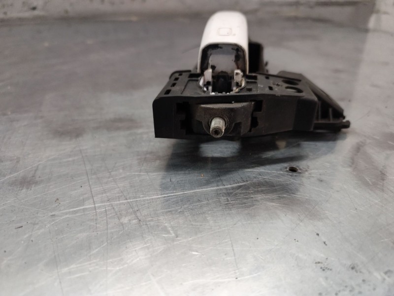 Recambio de maneta exterior delantera derecha para audi a4 ber. (b8) básico referencia OEM IAM 8T0837886  