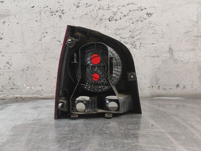 Recambio de piloto trasero derecho para volkswagen polo iv (9n_, 9a_) 1.4 tdi referencia OEM IAM   