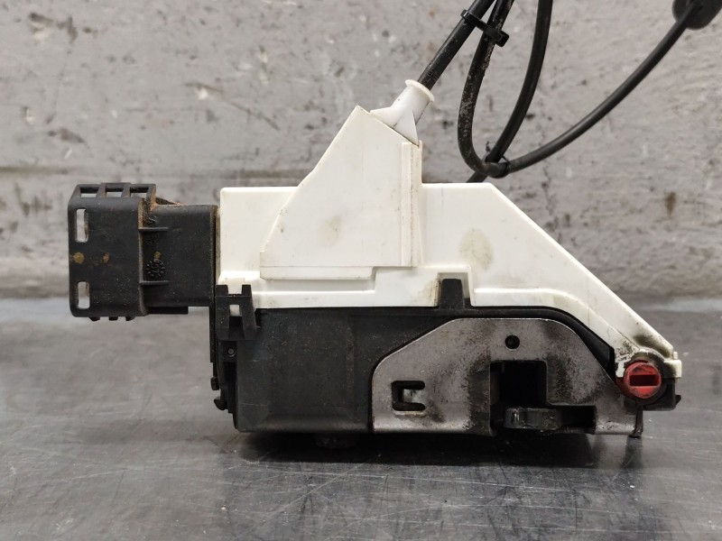 Recambio de cerradura puerta trasera derecha para peugeot 308 confort referencia OEM IAM   