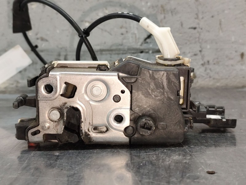 Recambio de cerradura puerta trasera derecha para peugeot 308 confort referencia OEM IAM   