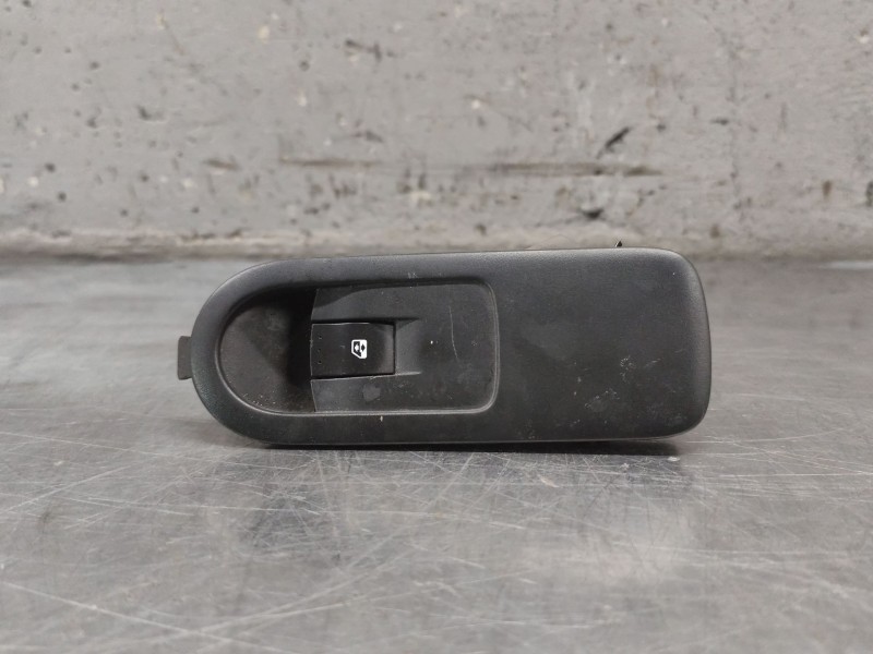Recambio de mando elevalunas delantero derecho para renault scenic ii grand confort dynamique referencia OEM IAM 156013740 21986