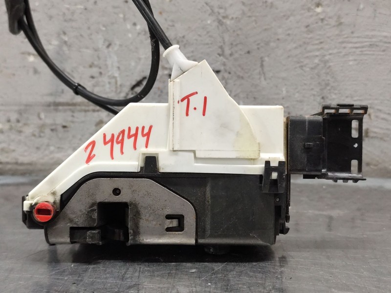 Recambio de cerradura puerta trasera izquierda para peugeot 308 confort referencia OEM IAM   