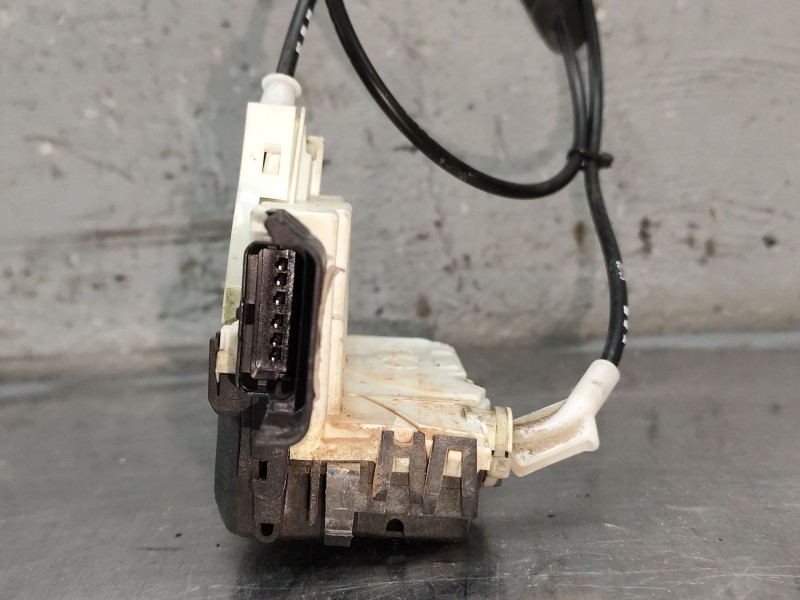 Recambio de cerradura puerta trasera izquierda para peugeot 308 confort referencia OEM IAM   