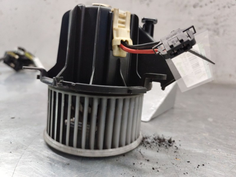 Recambio de ventilador calefaccion para audi a4 ber. (b8) básico referencia OEM IAM 8K1820021  