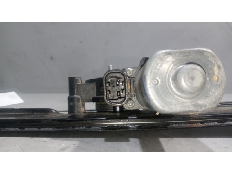 Recambio de elevalunas delantero derecho para iveco daily vi furgoneta 33s16, 35s16, 35c16, 40c16, 50c16 referencia OEM IAM   