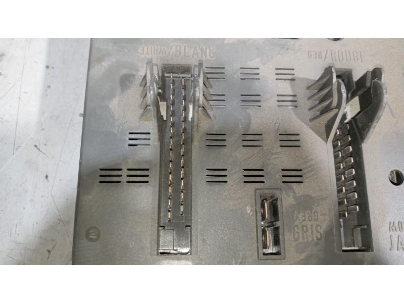 Recambio de caja reles / fusibles para daf serie lf45 desde 01 5.9 diesel referencia OEM IAM 7420792050  