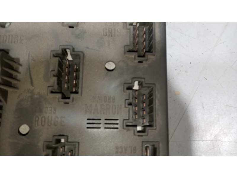 Recambio de caja reles / fusibles para daf serie lf45 desde 01 5.9 diesel referencia OEM IAM 7420792050  