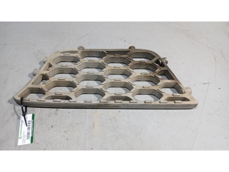 Recambio de peldaño izquierdo para nissan nt500 referencia OEM IAM 96112LC40A  