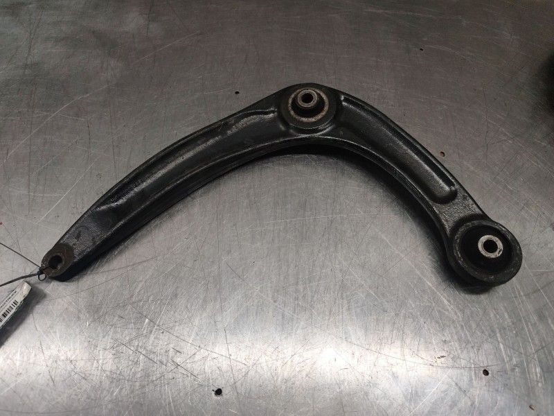 Recambio de brazo suspension inferior delantero derecho para peugeot 308 1.6 16v referencia OEM IAM   