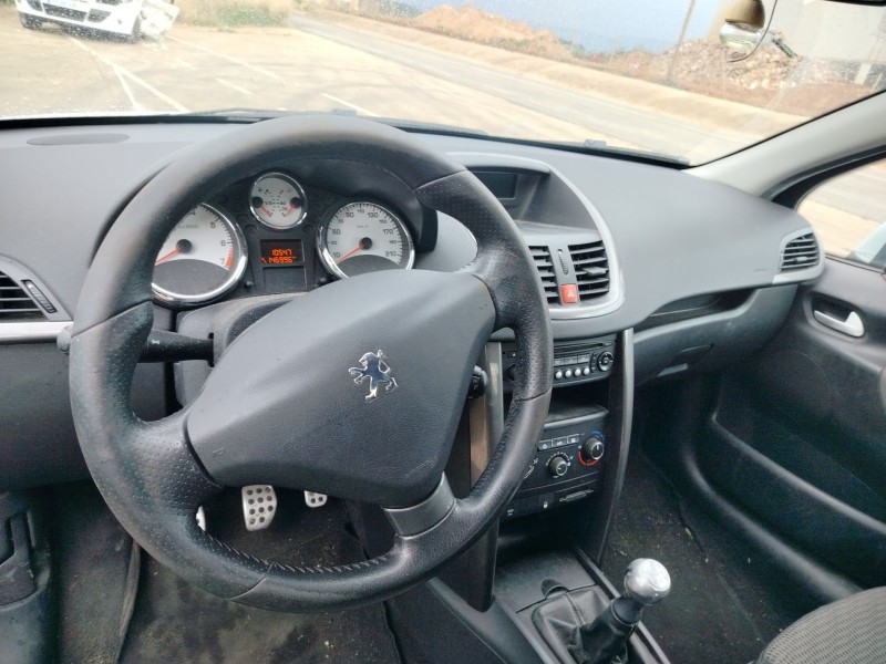 peugeot 207 del año 2010
