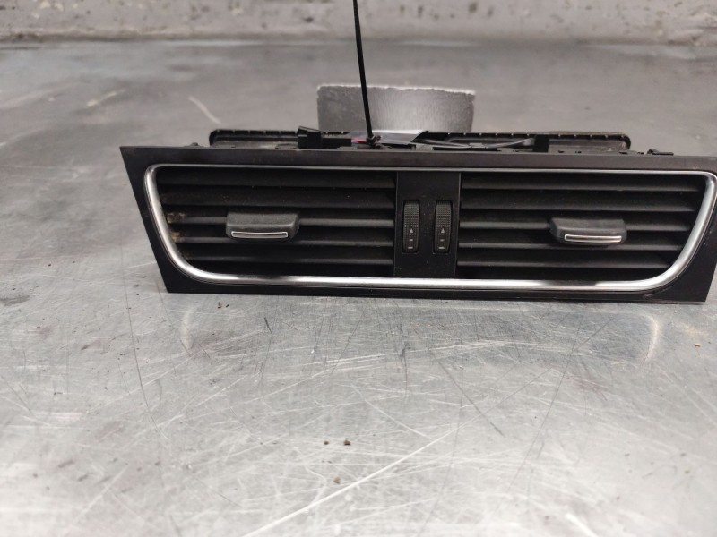 Recambio de aireador para audi a4 ber. (b8) básico referencia OEM IAM 8T1820951  