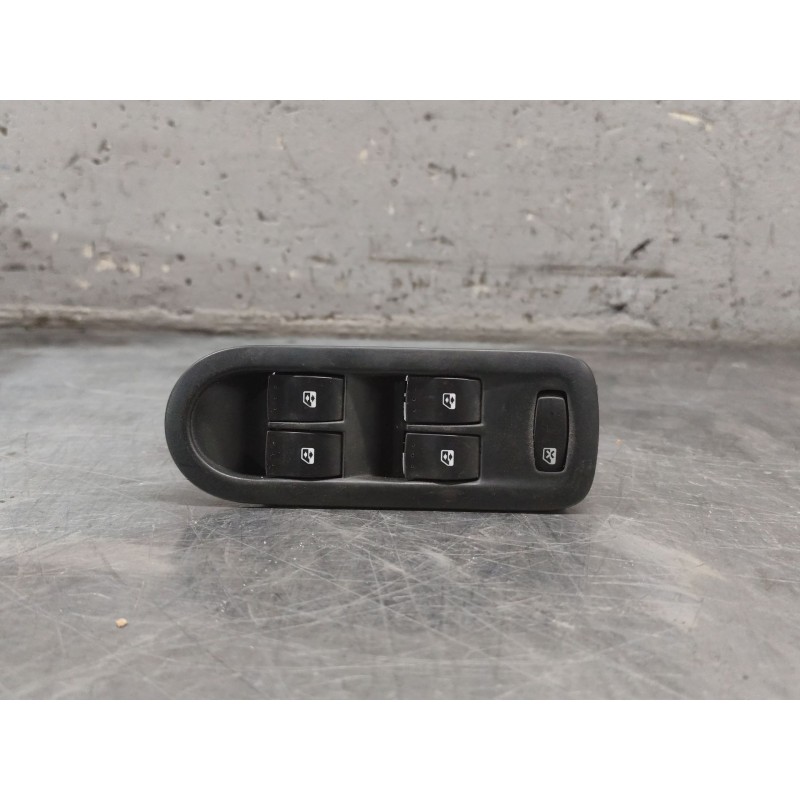 Recambio de mando elevalunas delantero izquierdo para renault scenic ii grand confort dynamique referencia OEM IAM 156018070C 02