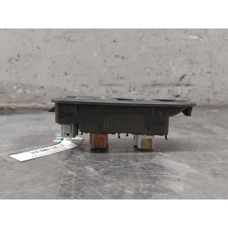 Recambio de mando elevalunas delantero izquierdo para renault scenic ii grand confort dynamique referencia OEM IAM 156018070C 02