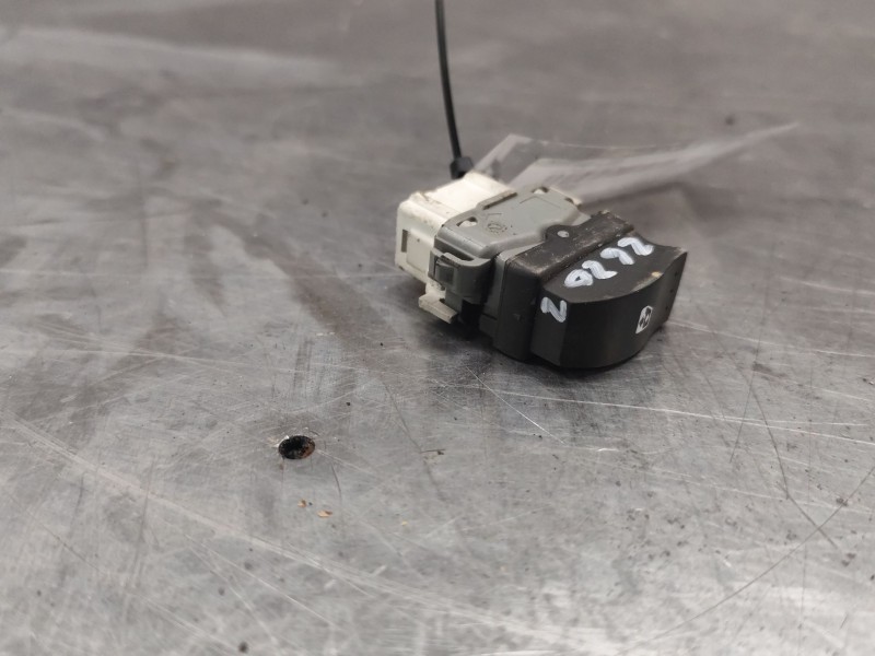 Recambio de mando elevalunas trasero izquierdo para renault scenic ii grand confort dynamique referencia OEM IAM 2808202  