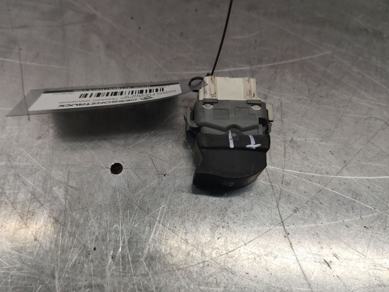 Recambio de mando elevalunas trasero izquierdo para renault scenic ii grand confort dynamique referencia OEM IAM 2808202  