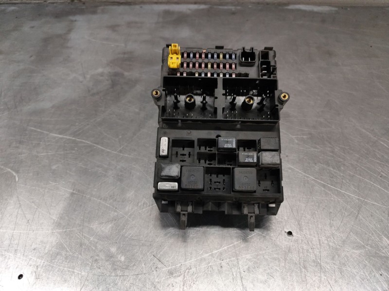 Recambio de caja reles / fusibles para jeep gr.cherokee (wj/wg) 3.1 td laredo referencia OEM IAM P56038406AJ  