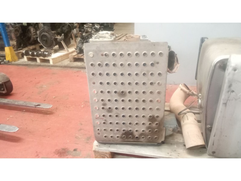 Recambio de catalizador para renault magnum ab diesel referencia OEM IAM 7420920706  