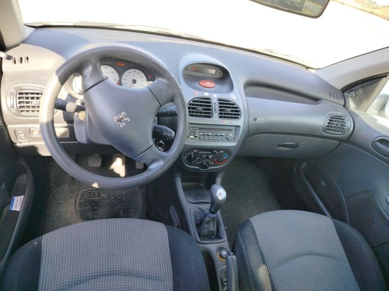 peugeot 206 berlina del año 2003