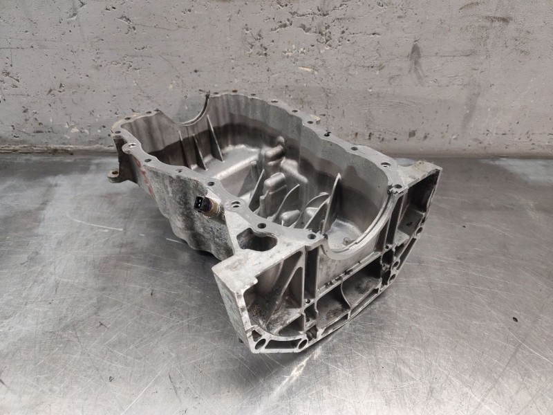 Recambio de carter para infiniti q30 1.5 d referencia OEM IAM A6070140200  