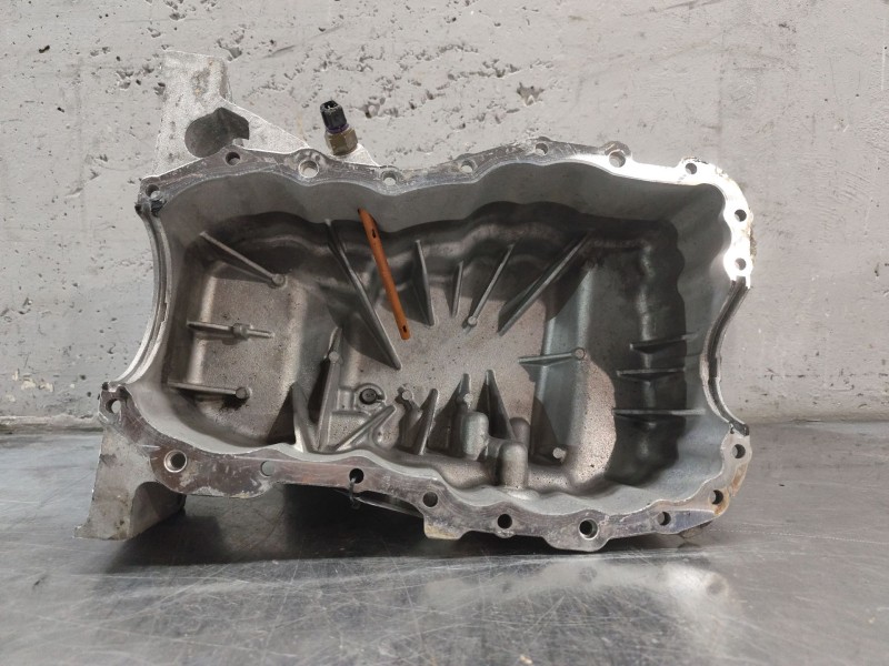 Recambio de carter para infiniti q30 1.5 d referencia OEM IAM A6070140200  