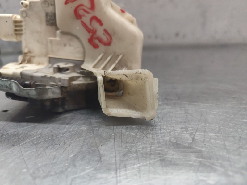 Recambio de cerradura puerta delantera izquierda para audi a4 ber. (b8) básico referencia OEM IAM 8J1837015A  