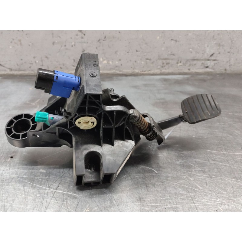 Recambio de pedal embrague para renault trafic iii furgoneta (fg_) 2.0 dci 120 (fgmn) referencia OEM IAM 14017095  