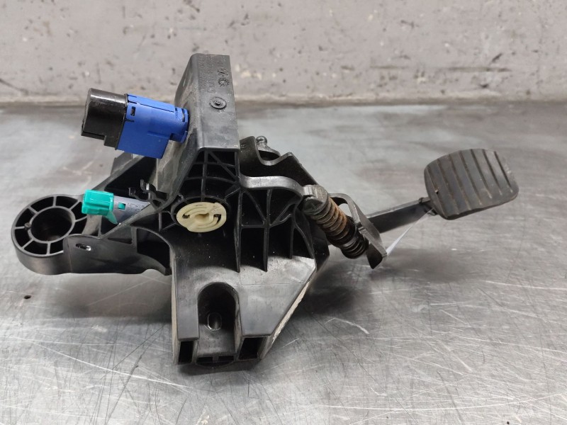 Recambio de pedal embrague para renault trafic iii furgoneta (fg_) 2.0 dci 120 (fgmn) referencia OEM IAM 14017095  