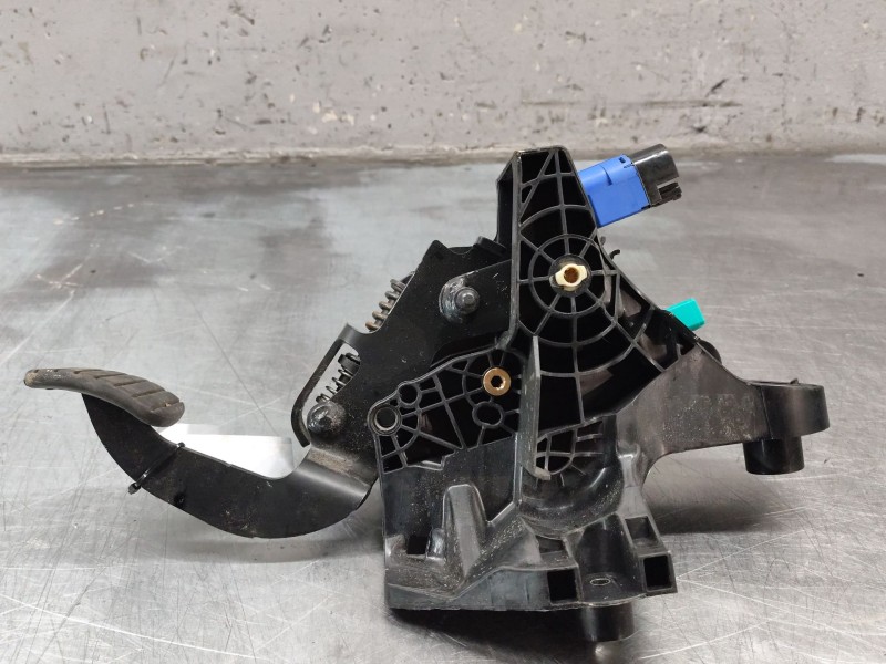 Recambio de pedal embrague para renault trafic iii furgoneta (fg_) 2.0 dci 120 (fgmn) referencia OEM IAM 14017095  