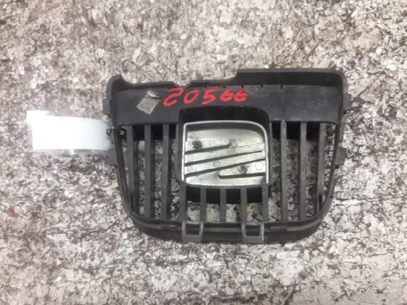 Recambio de rejilla delantera central para seat cordoba berlina (6k2) stella referencia OEM IAM 6K0853654D  