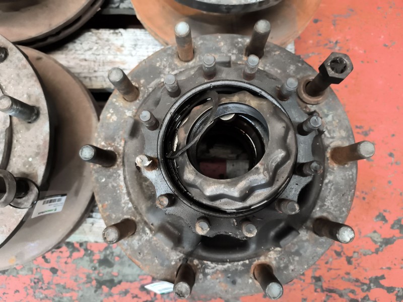 Recambio de buje trasero izquierdo para volvo fh xxx 12.8 diesel referencia OEM IAM   