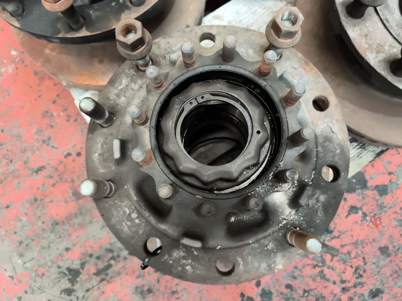 Recambio de buje trasero derecho para renault premium lander 10.8 diesel referencia OEM IAM   