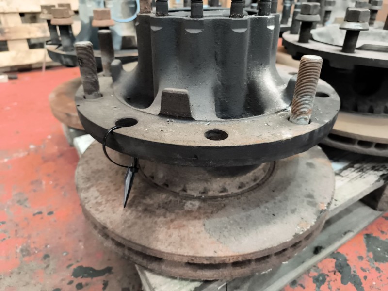 Recambio de buje trasero derecho para renault premium lander 10.8 diesel referencia OEM IAM   