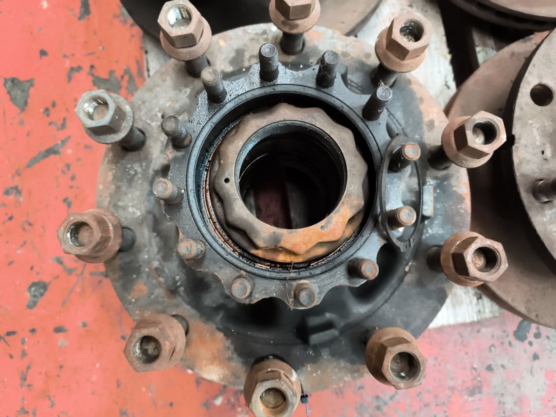 Recambio de buje trasero izquierdo para renault premium lander 10.8 diesel referencia OEM IAM   