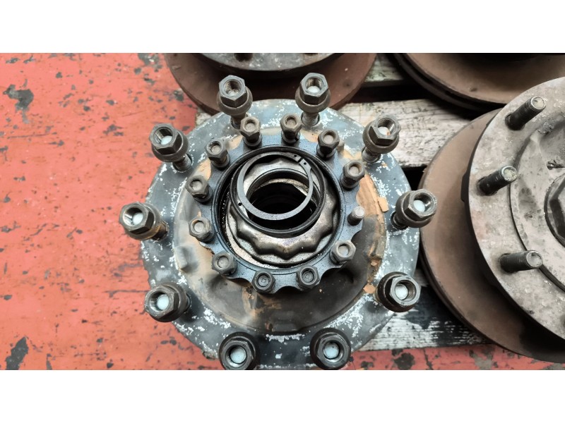 Recambio de buje trasero izquierdo para renault magnum ab 2005 12.8 diesel referencia OEM IAM   