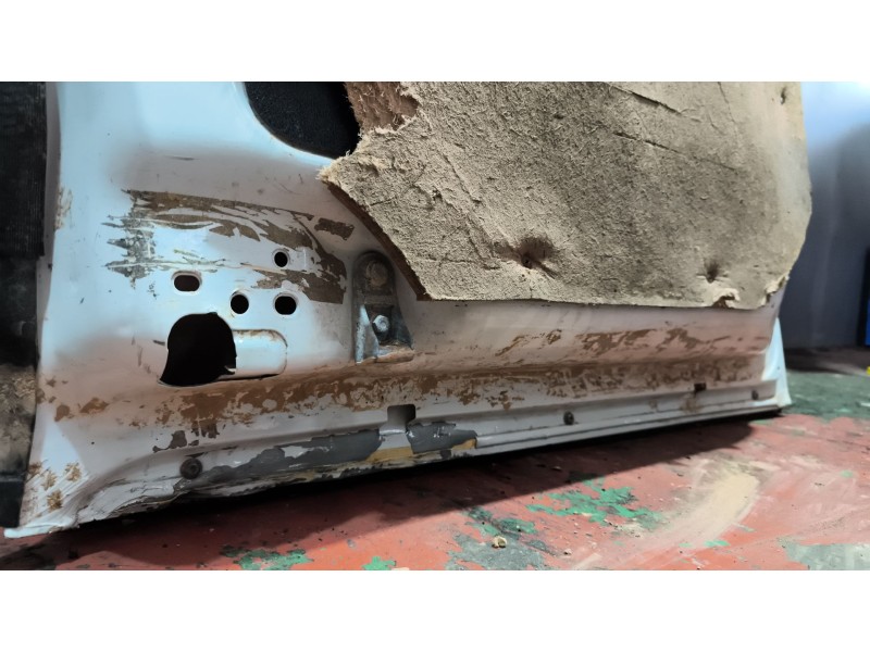 Recambio de puerta trasera izquierda para iveco daily vi furgoneta 33s16, 35s16, 35c16, 40c16, 50c16 referencia OEM IAM   