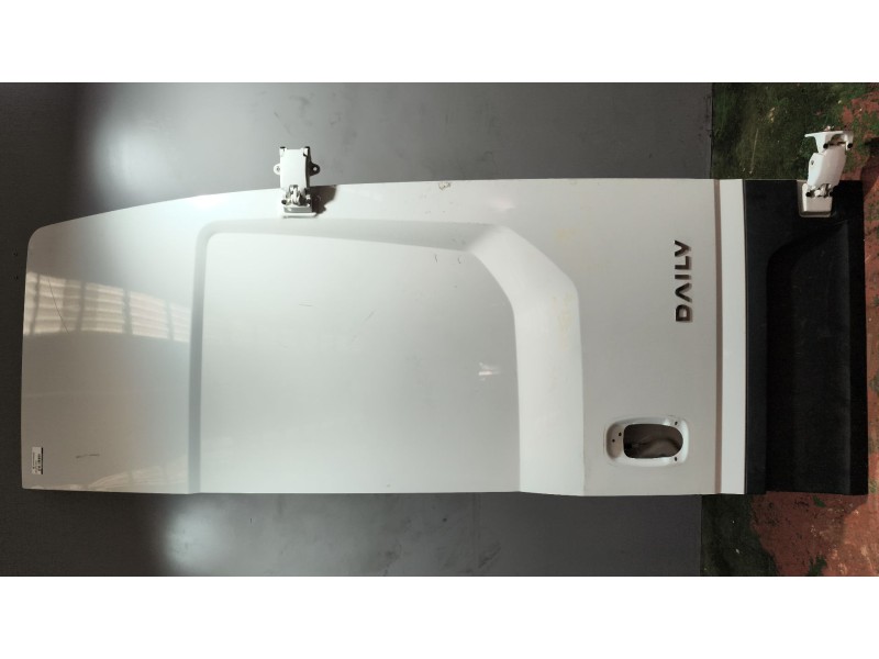 Recambio de puerta trasera derecha para iveco daily vi furgoneta 33s16, 35s16, 35c16, 40c16, 50c16 referencia OEM IAM   